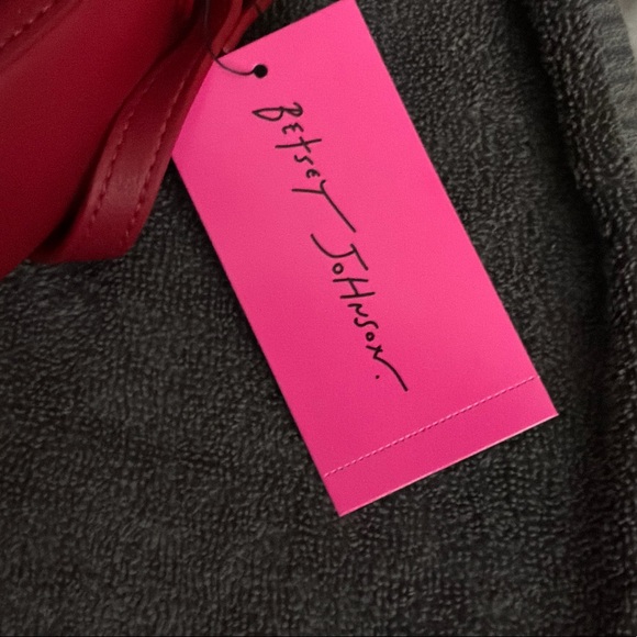 Betsy Johnson brand New  Red Heart-Shaped Women's Bag - Picture 2 of 4